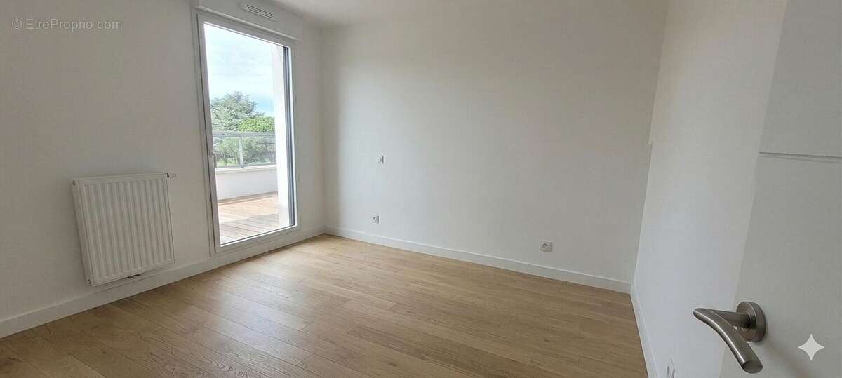 APPARTEMENT T4 +  Grande Terrasse quartier Barrière de Paris - photo 2