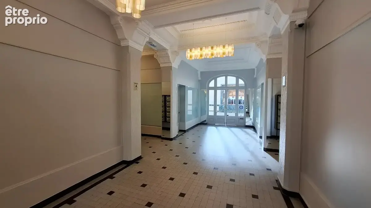 Vente à Vichy appartement 4 pièces de 113m² au 1er étage d'une résidence très recherchée avec ascenseur. - photo 3