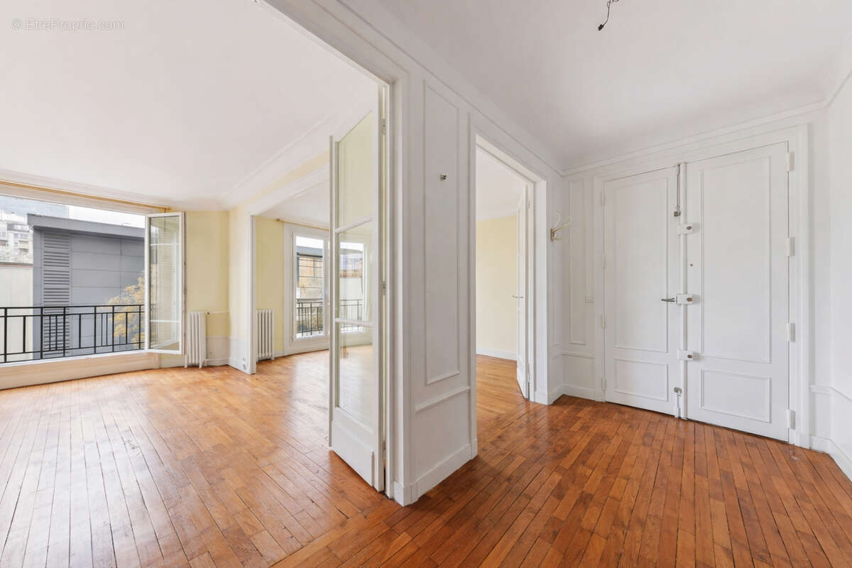Appartement à PARIS-15E