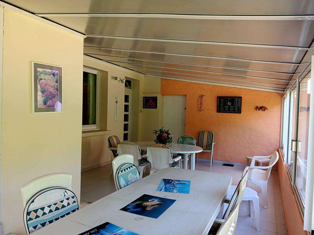Propriété de 141 m2   avec  piscine - photo 2