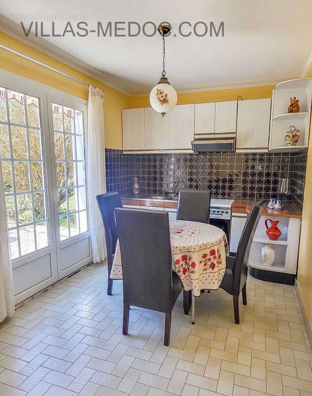 Maison à VENDAYS-MONTALIVET