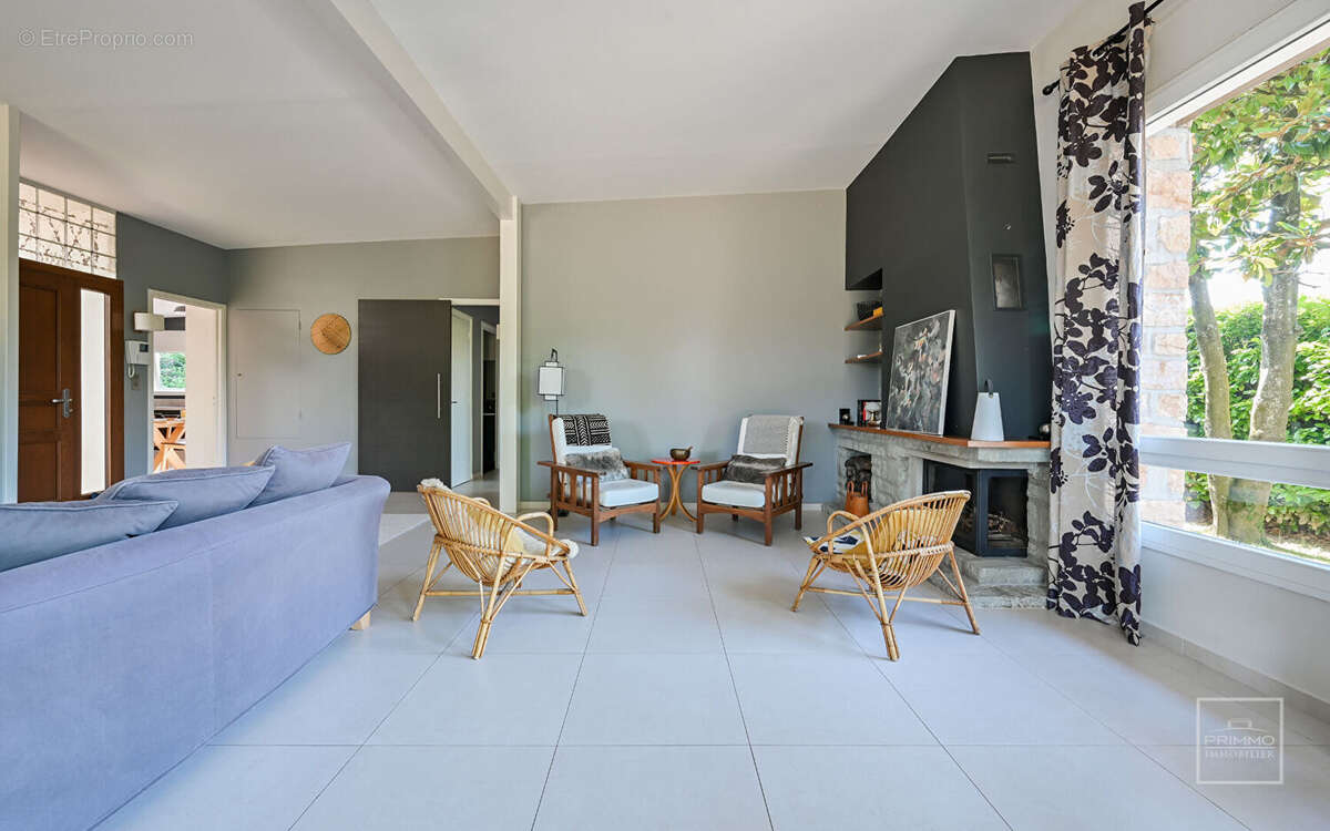 LYON 9ème  Saint Rambert limite Saint Cyr au Mont d'Or, Maison Californienne plain pied - photo 4