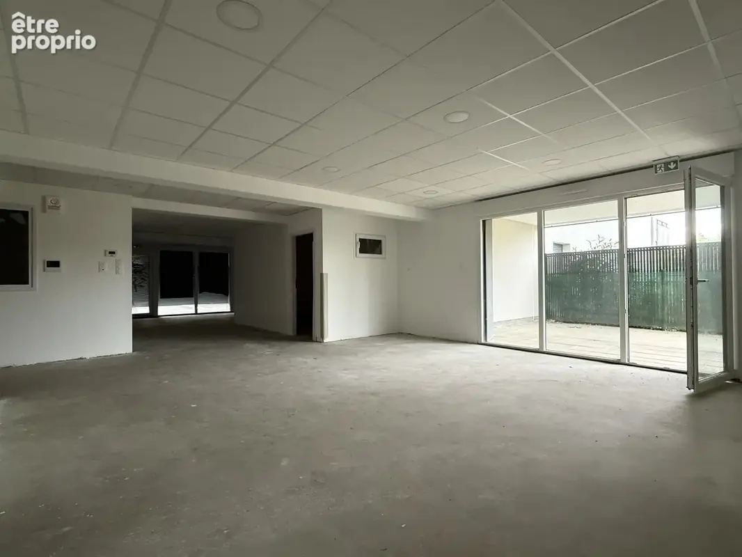 Yutz Aéroparc   Local professionnel 151 m2 avec extérieur et 4 parkings - photo 8
