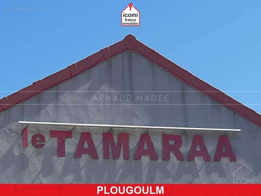 Commerce à PLOUGOULM