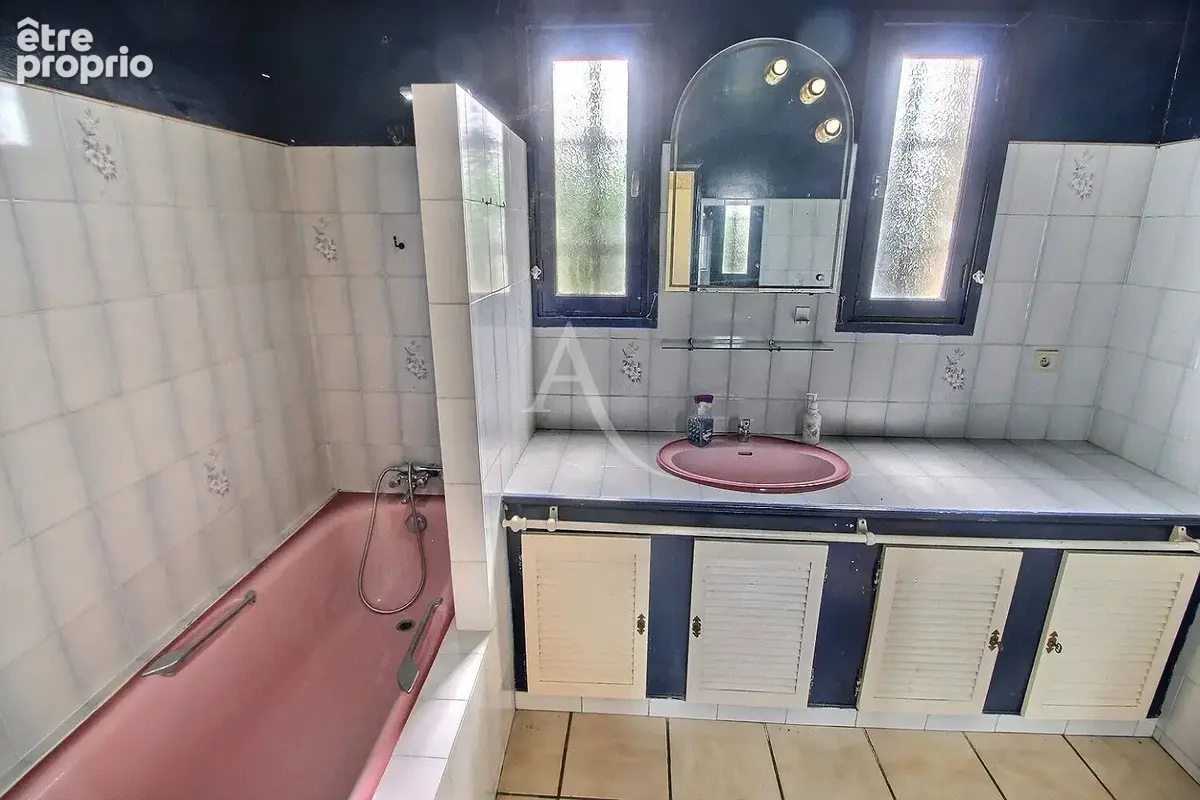 Maison familiale à fort potentiel développant 142 m²  avec 5 chambres sur terrain 3 faces au calme - photo 11