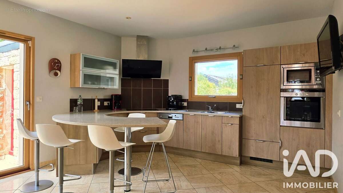 Maison 212 m² à Surzur  - photo 7