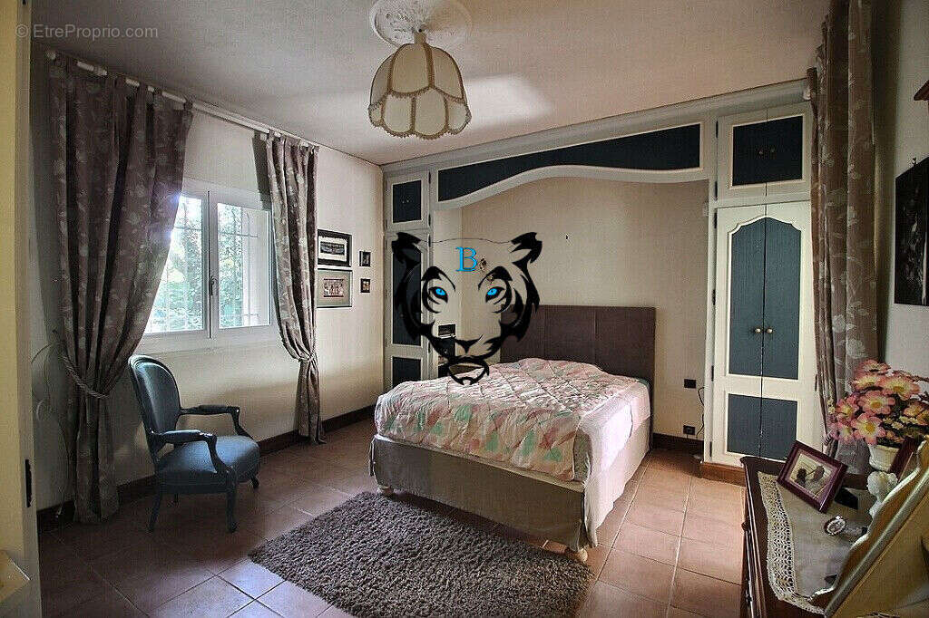 Maison à ROQUEBRUNE-SUR-ARGENS