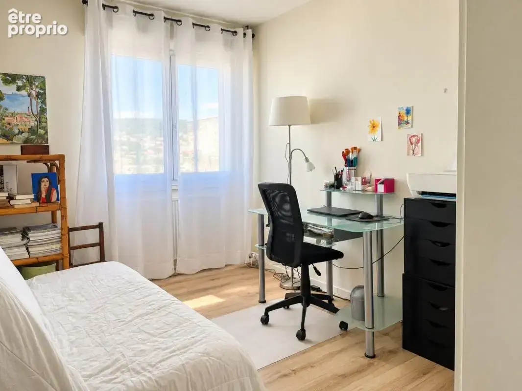 Appartement T4 de 93 m², Clermont-Ferrand – Fontgiève  dernier étage, vue dégagée, box - photo 8