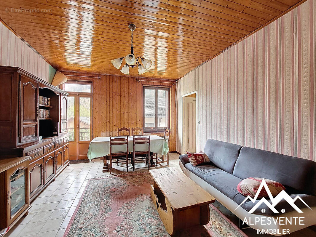 Appartement à LULLIN