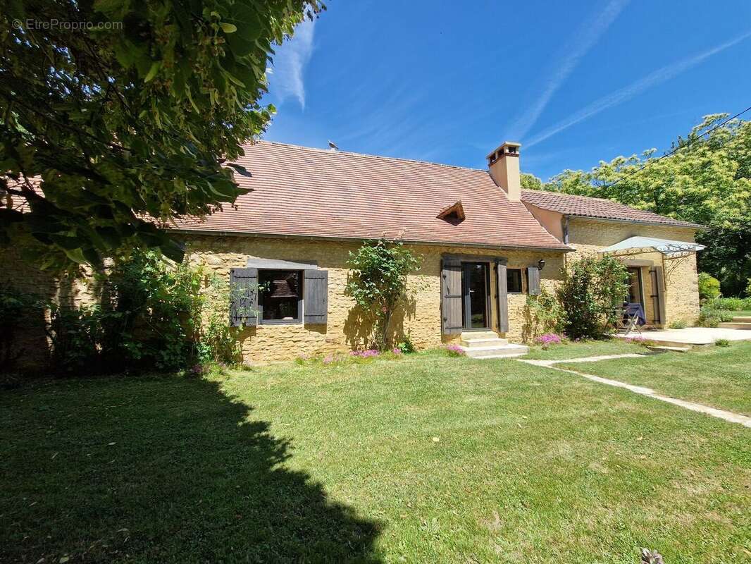 Ensemble périgordin rénové, ses deux roulottes et terrain de plus de 4 ha. - photo 9