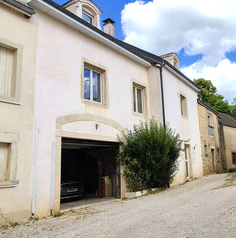 Maison à PERNAND-VERGELESSES