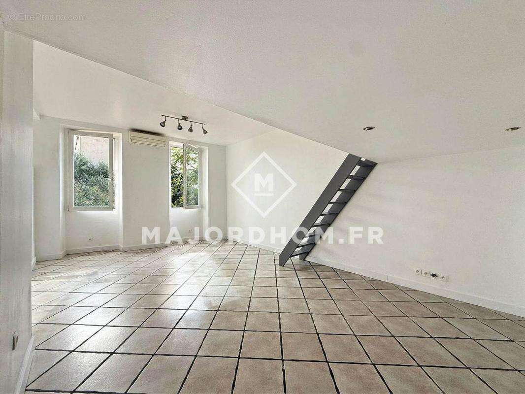 Appartement à MARSEILLE-4E