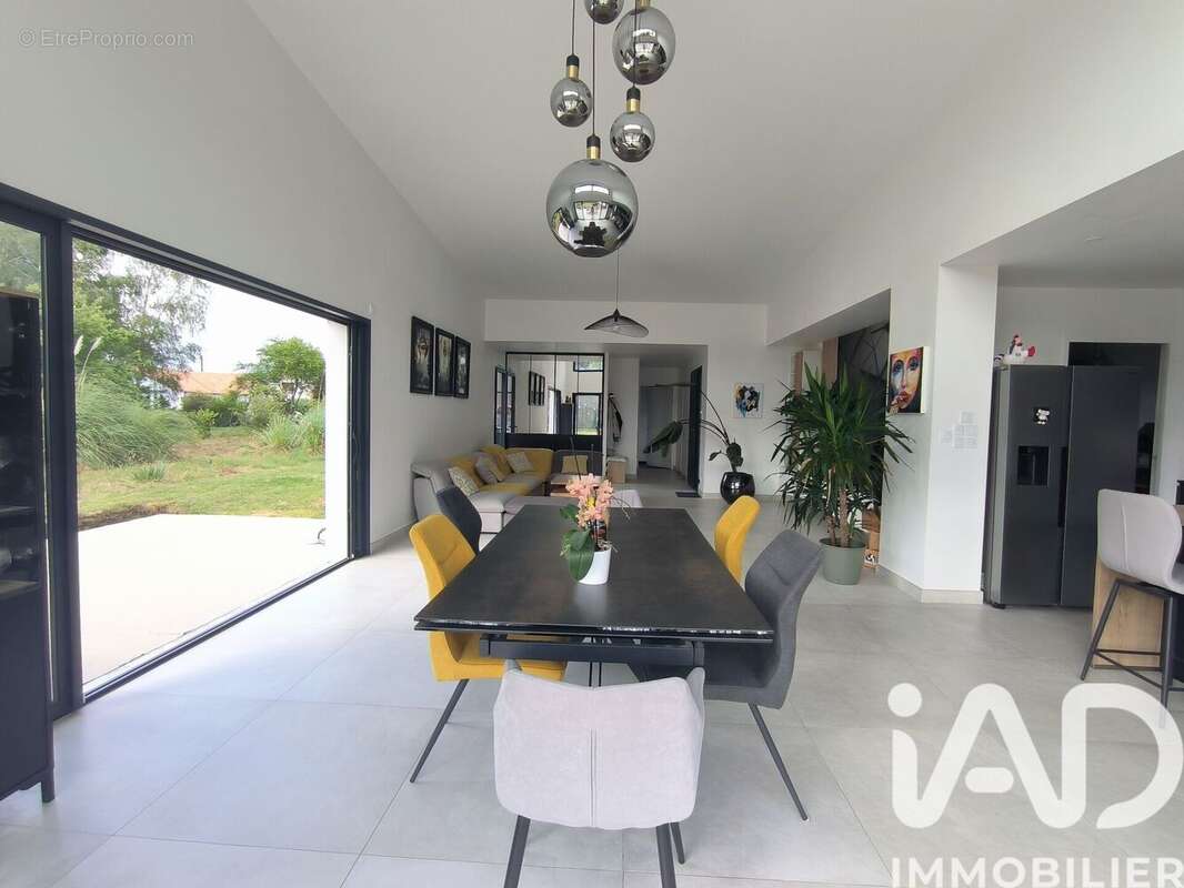 Maison 138 m² à Bouguenais  - photo 3