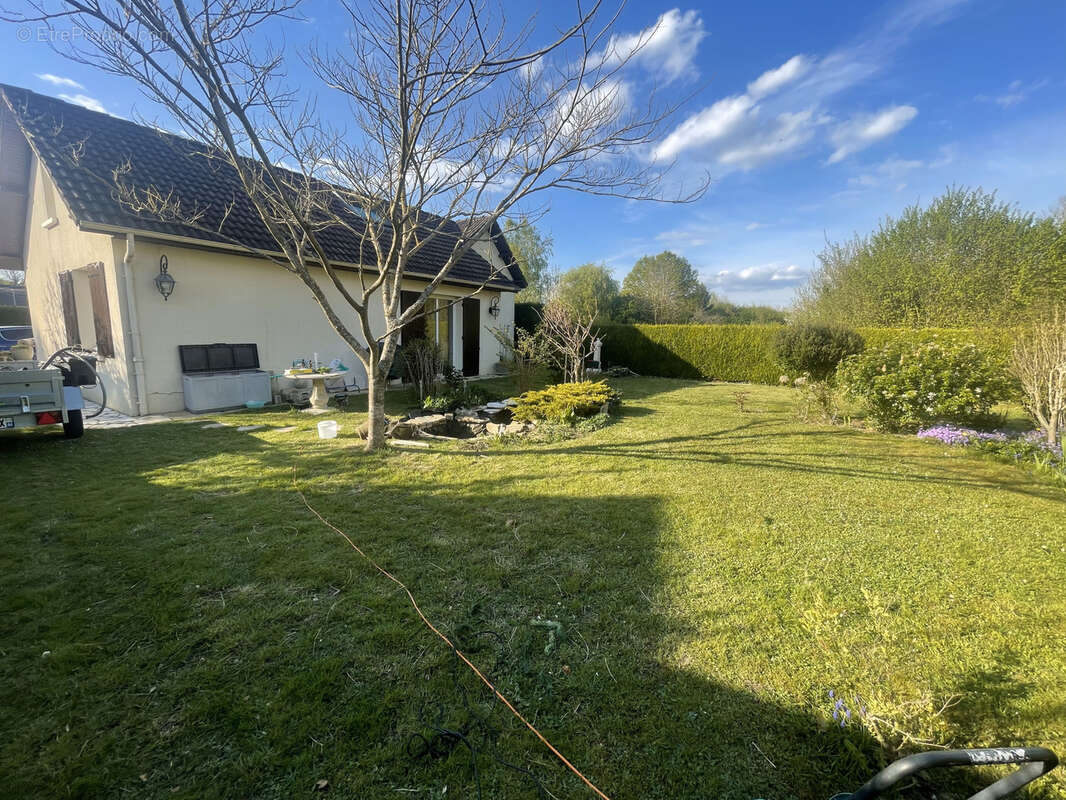 Maison à MERU