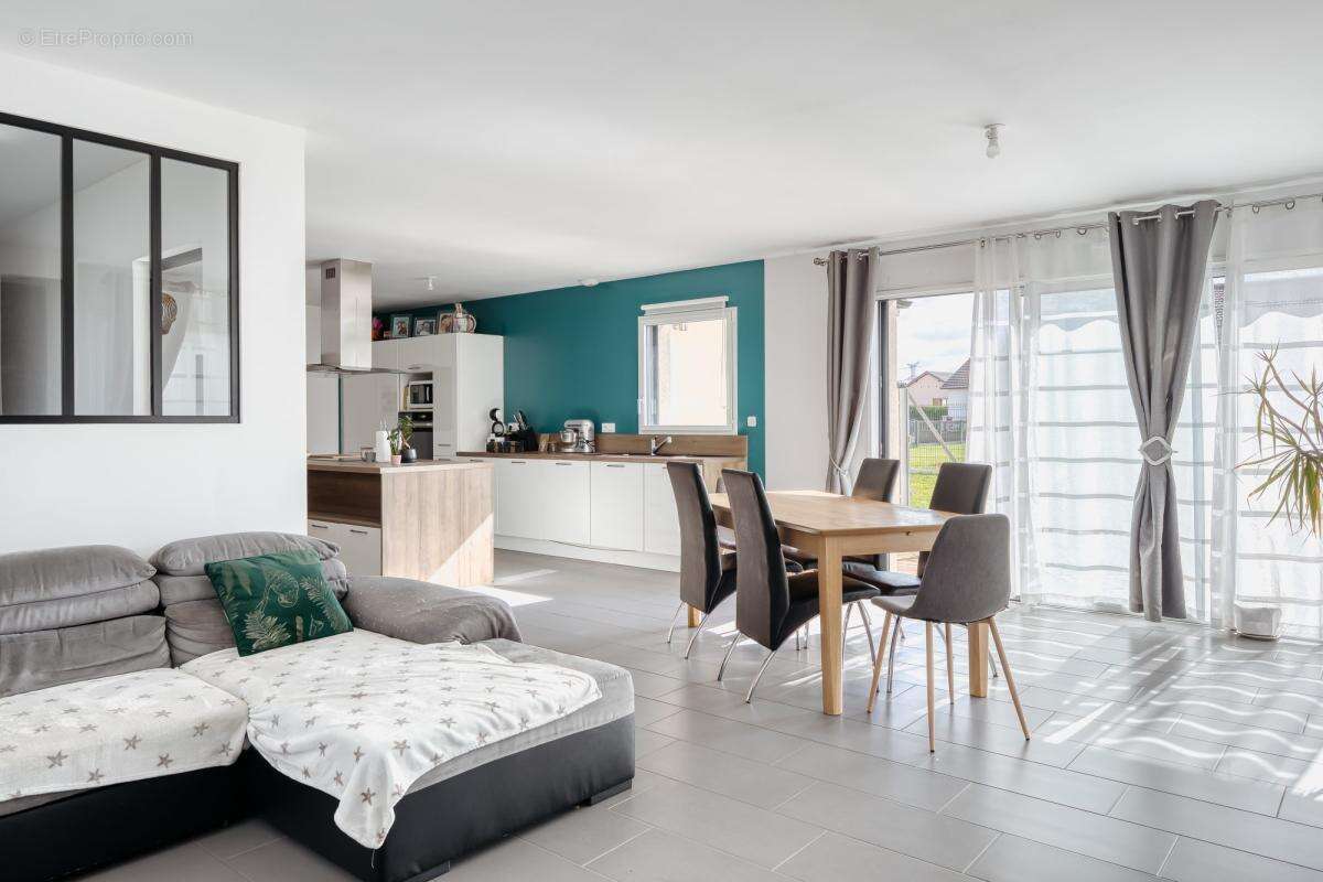 Maison à SAINT-PIERRE-DE-VARENGEVILLE