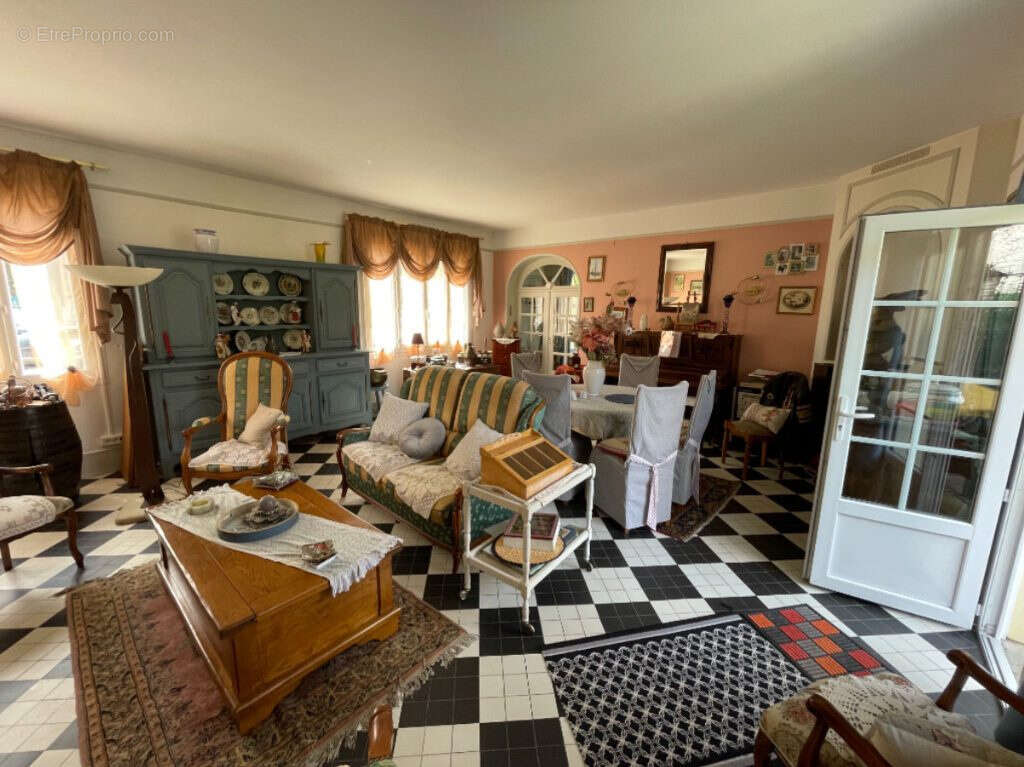 Maison à BRESLES
