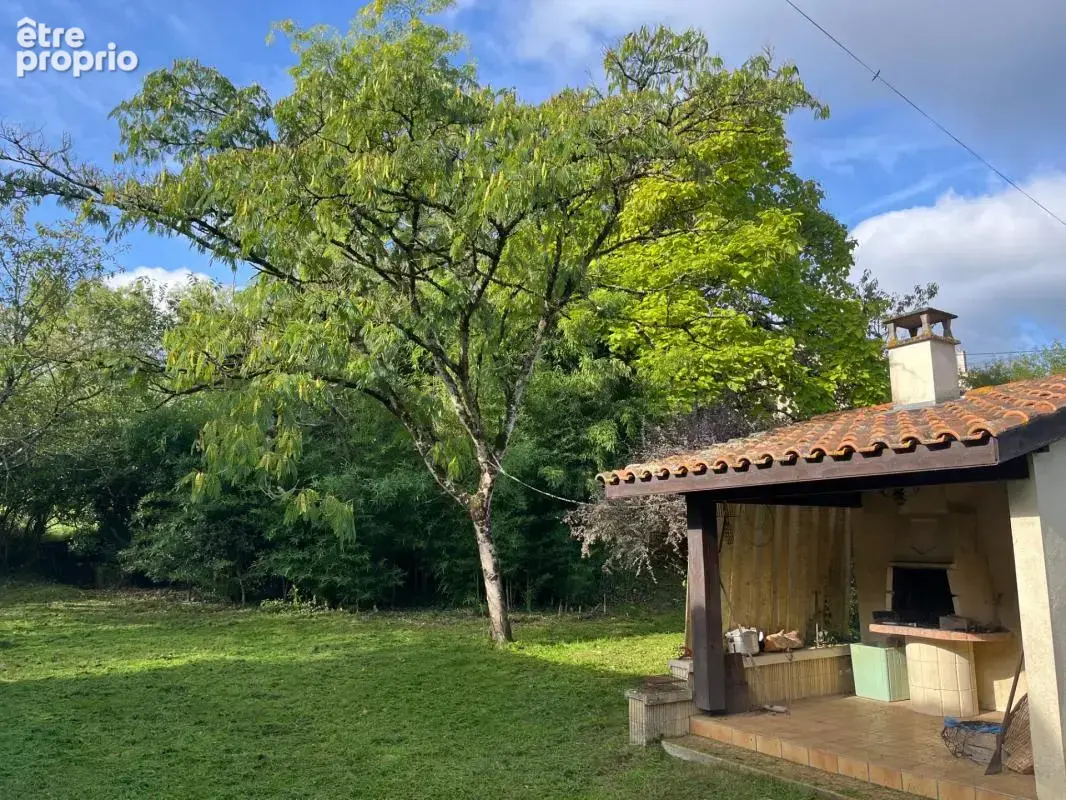 Maison à vendre 5 pièces aux portes de CHALAIS (16) avec grand jardin arboré clos et verger - photo 3