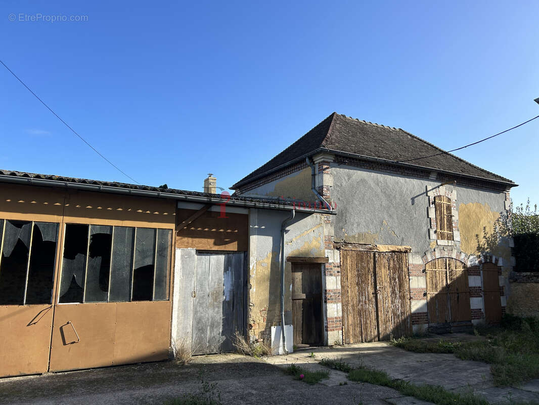 Maison à SAINT-COSME-EN-VAIRAIS