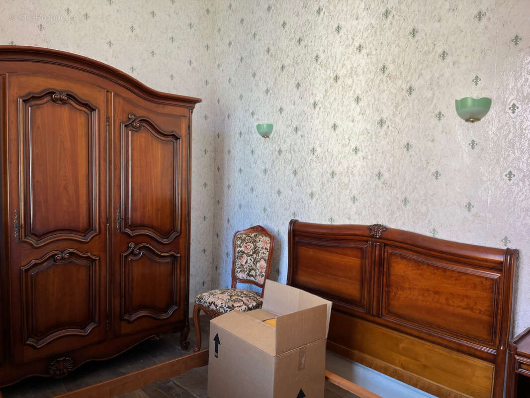 Coussac Bonneval, immeuble de 5 appartements, dépendances et terrain - photo 32