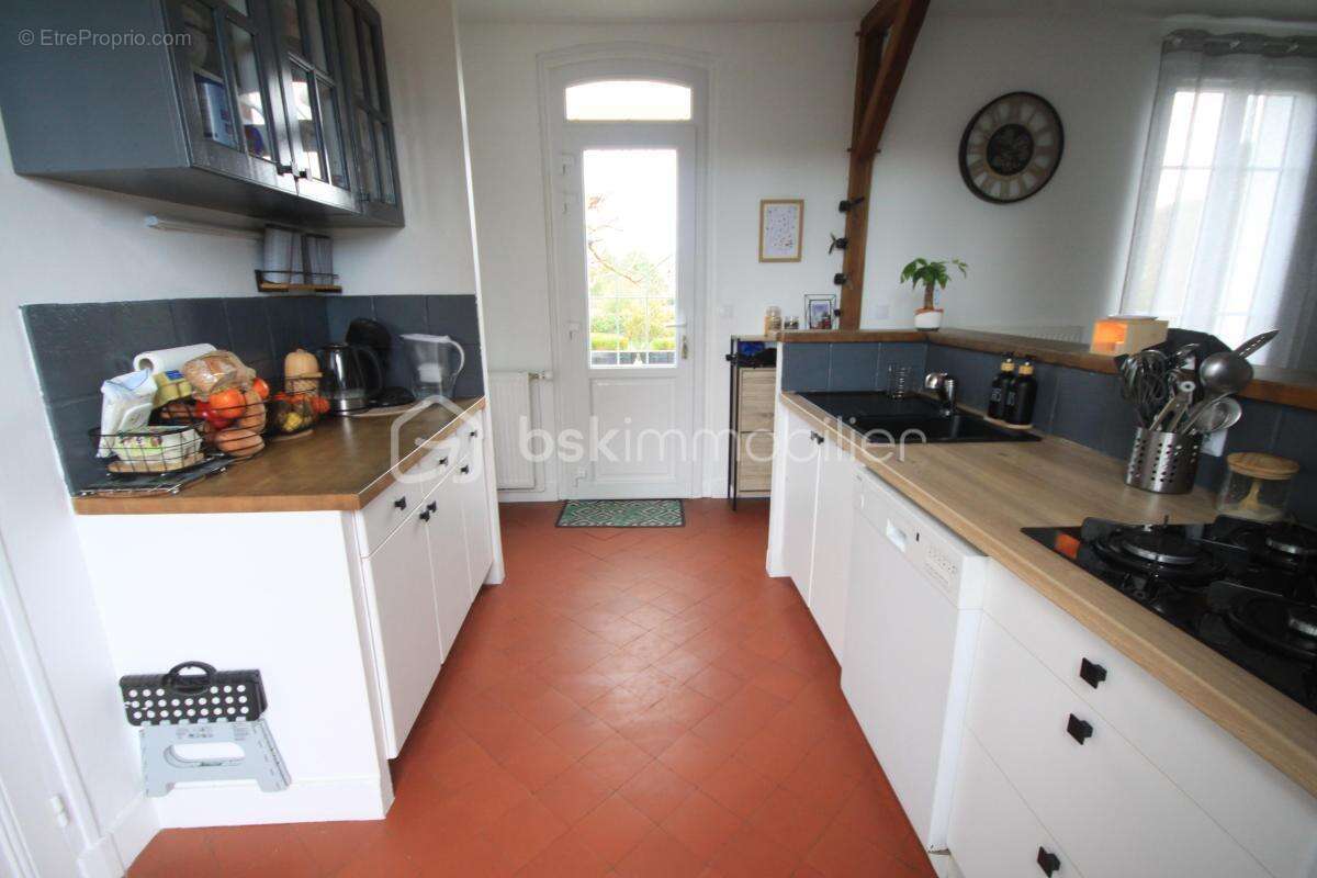 Maison à D&#039;HUISON-LONGUEVILLE