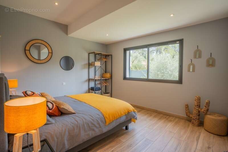 Maison à SOLLIES-TOUCAS