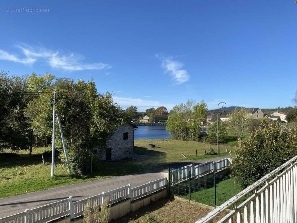 Maison à PEYRAT-LE-CHATEAU