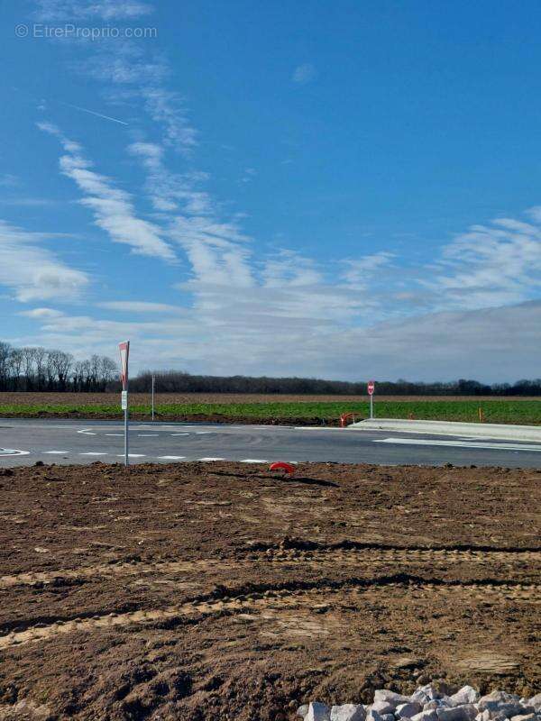 Terrain à DOUVRES-LA-DELIVRANDE