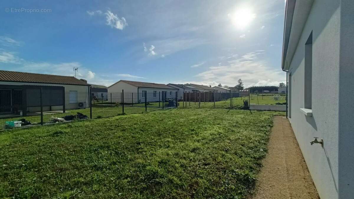 Maison à NEUVILLE-DE-POITOU