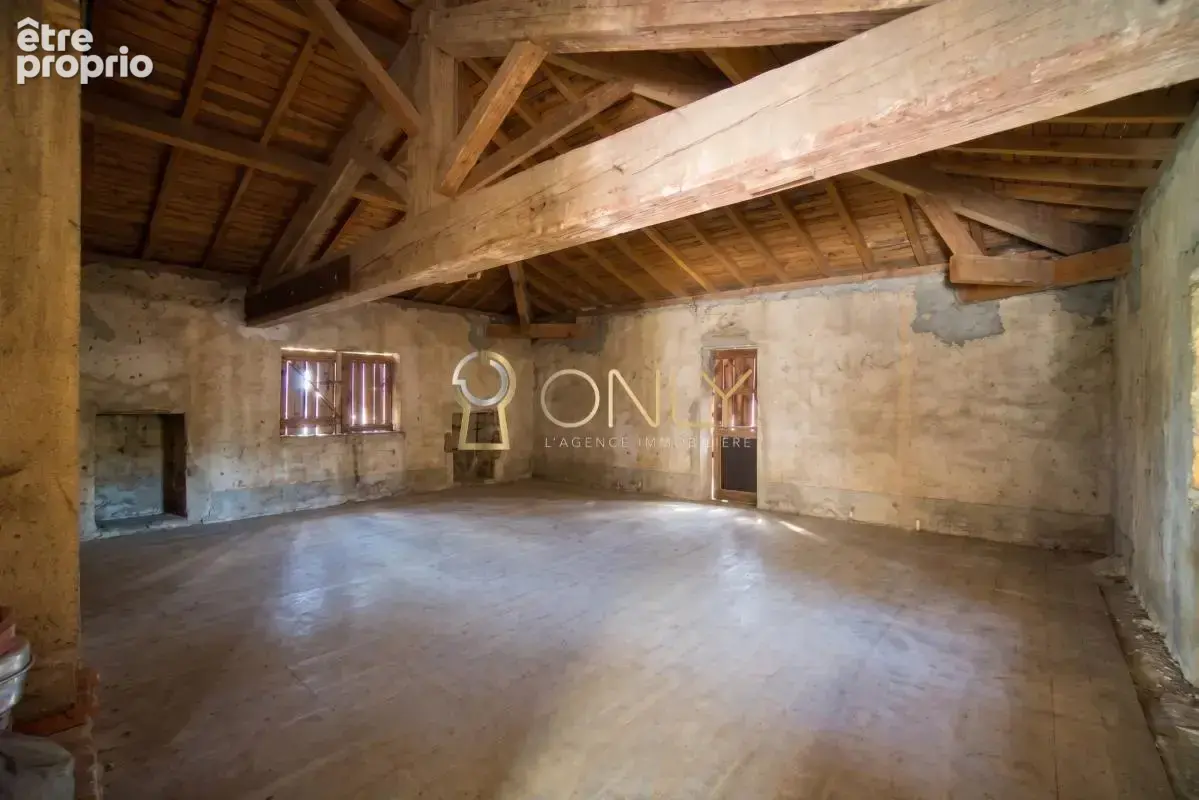 Poleymieux au Mont d'Or - Maison de caractère - 176 M² -  Dépendances - A rénover - photo 14