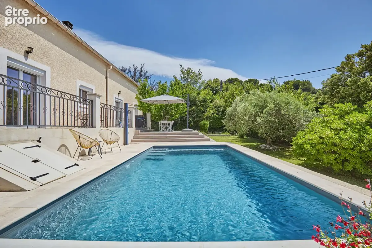 EXCLUSIVITÉ ERA CAZAN - Maison provençale avec vue dégagée, piscine et double garage à Vernègues - photo 4