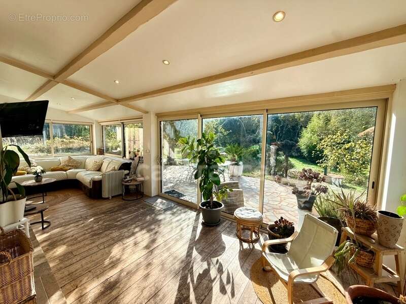 Maison à BAGNOLS-EN-FORET