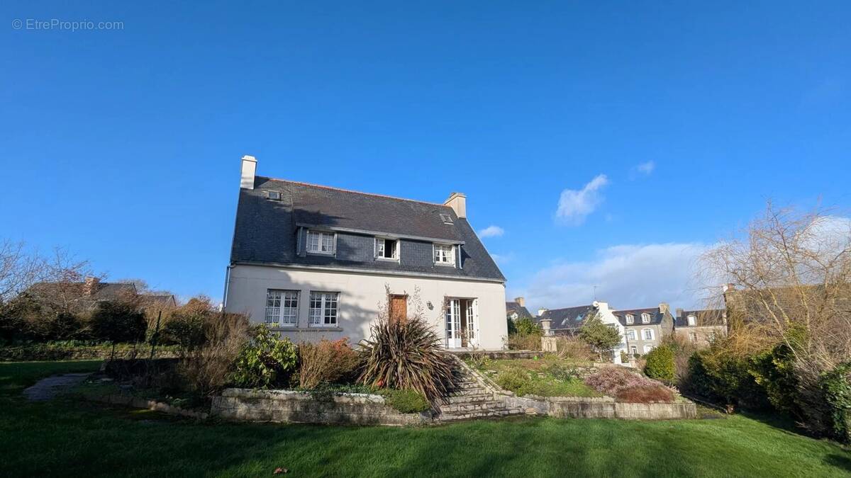 Maison à PLONEVEZ-PORZAY