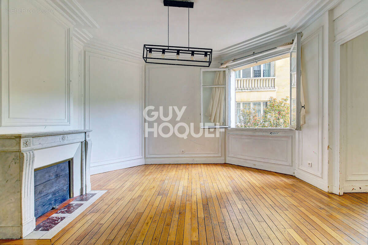 Appartement à PARIS-16E
