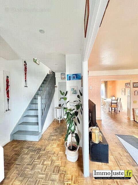 Maison 97 m² à Elancourt  - photo 6