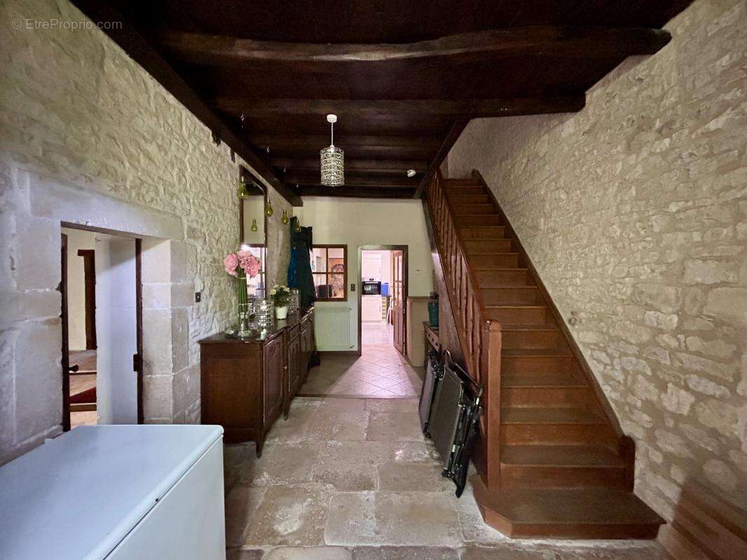 Superbe Longère en Pierre de 413 m2   6 Chambres - photo 8