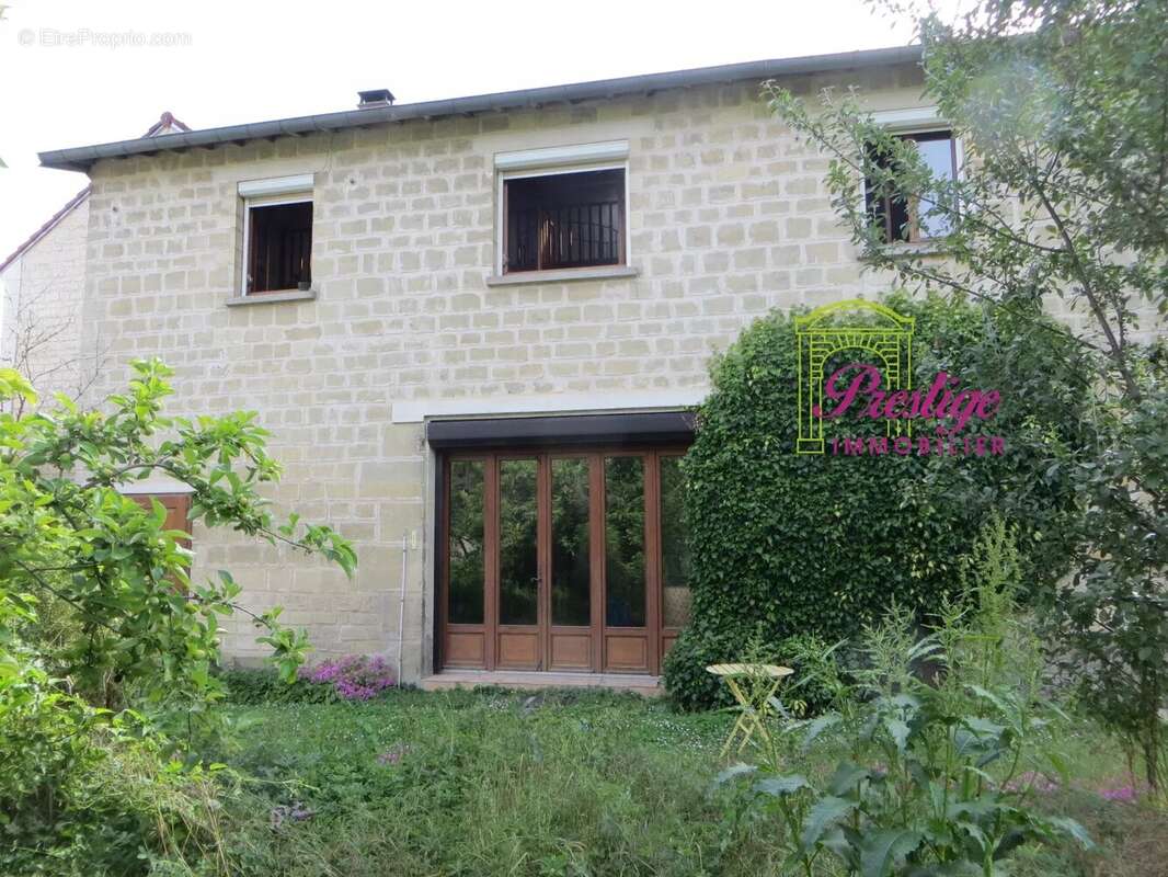 Maison à LE MESNIL-LE-ROI