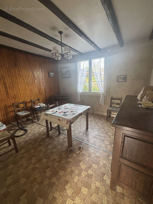 Maison à SAINTE-GENEVIEVE-DES-BOIS