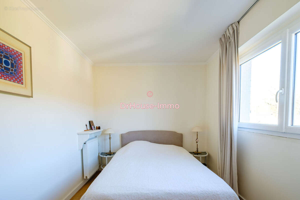 Appartement à VILLE-D'AVRAY