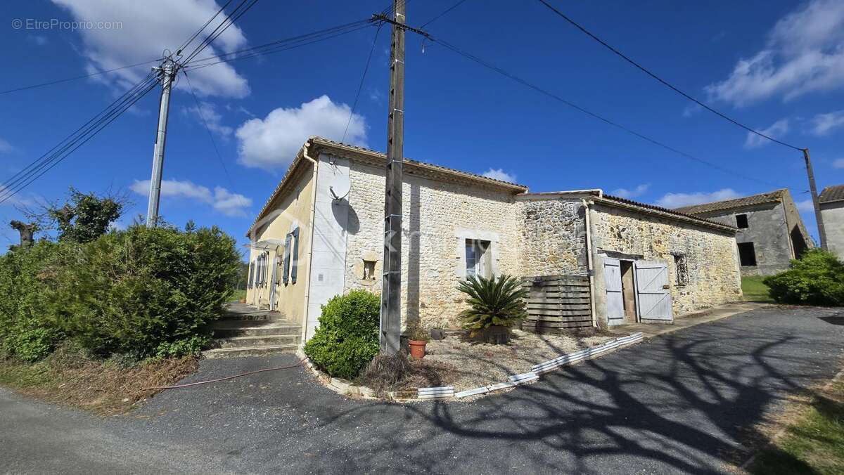 Maison à SAINT-BONNET-SUR-GIRONDE