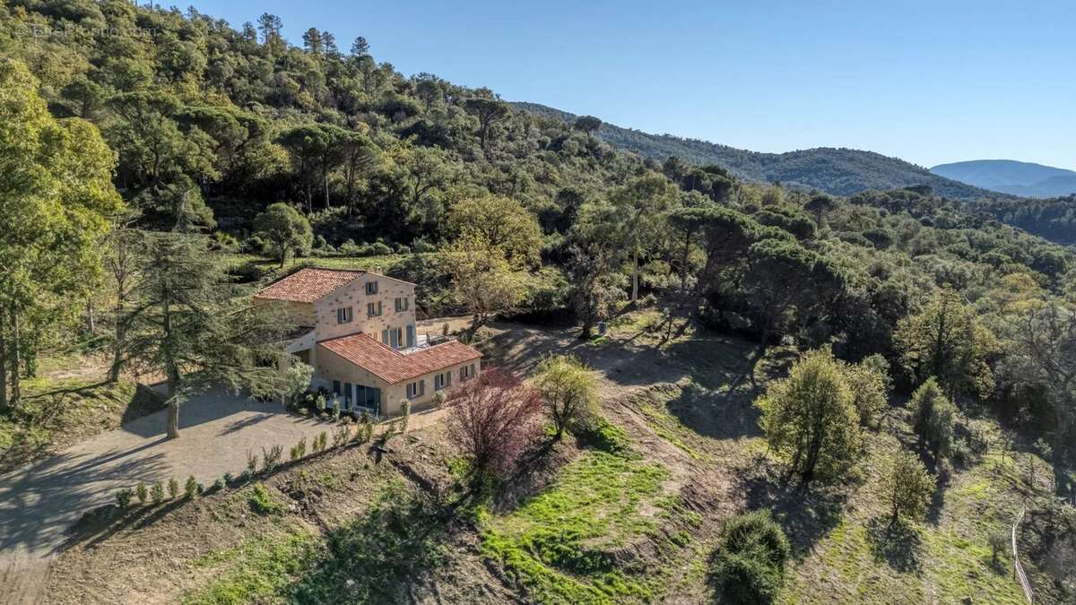 Maison à LA GARDE-FREINET