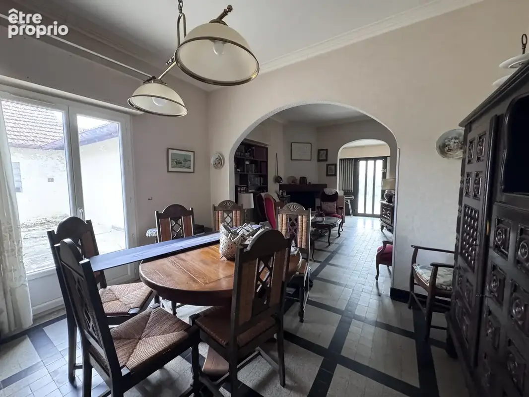 MAISON T8 - 208m2 - avec terrasse balcon et double garage - photo 2