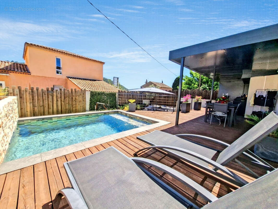 Maison à LE CASTELLET