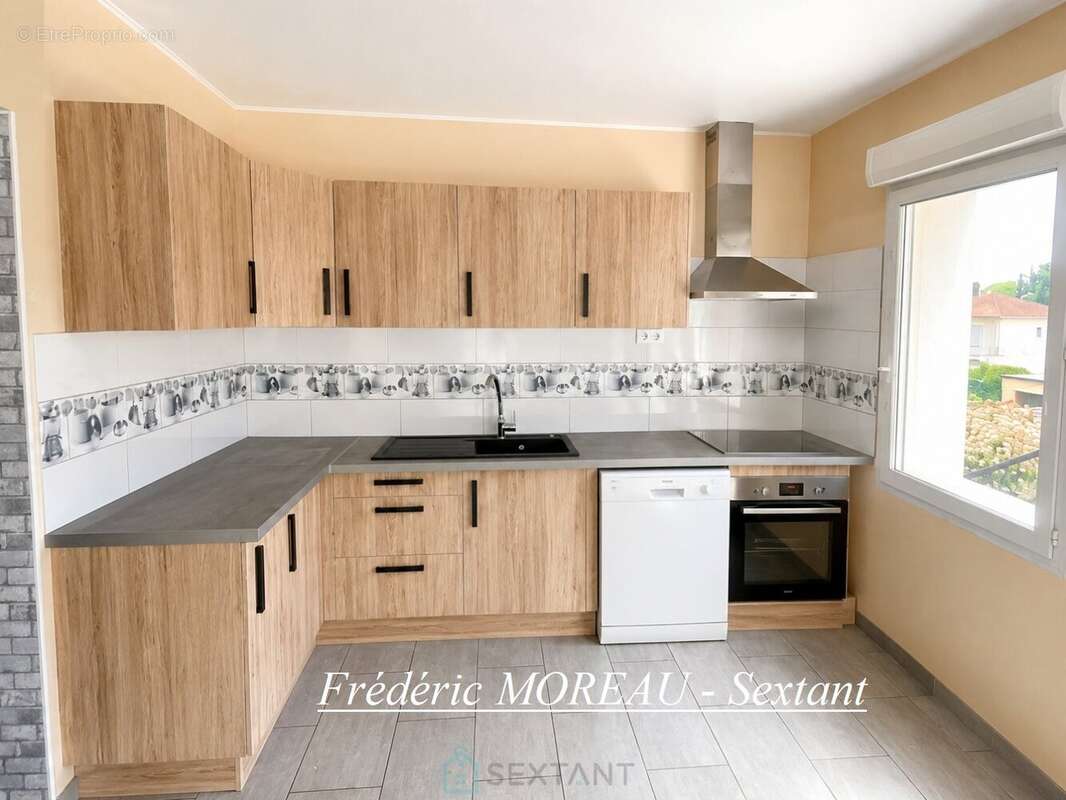Sympathique maison de 85m2 sur Garage et Buanderie avec beau terrin de 800m2 piscinable - photo 3