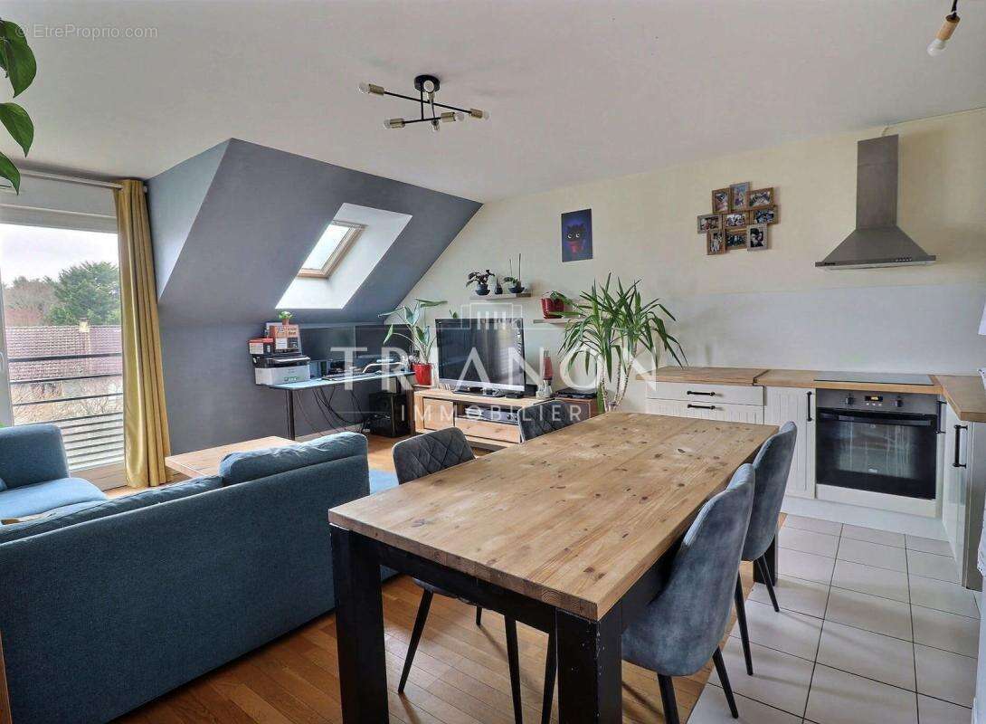 Appartement à NEAUPHLE-LE-CHATEAU