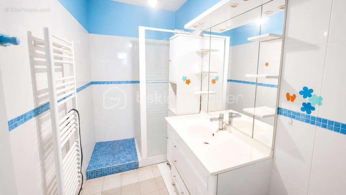  COUP DE CŒUR – Maison familiale avec magnifique parc, chai en pierre 75m² attenant et dépendance non attenante 140m² - photo 8