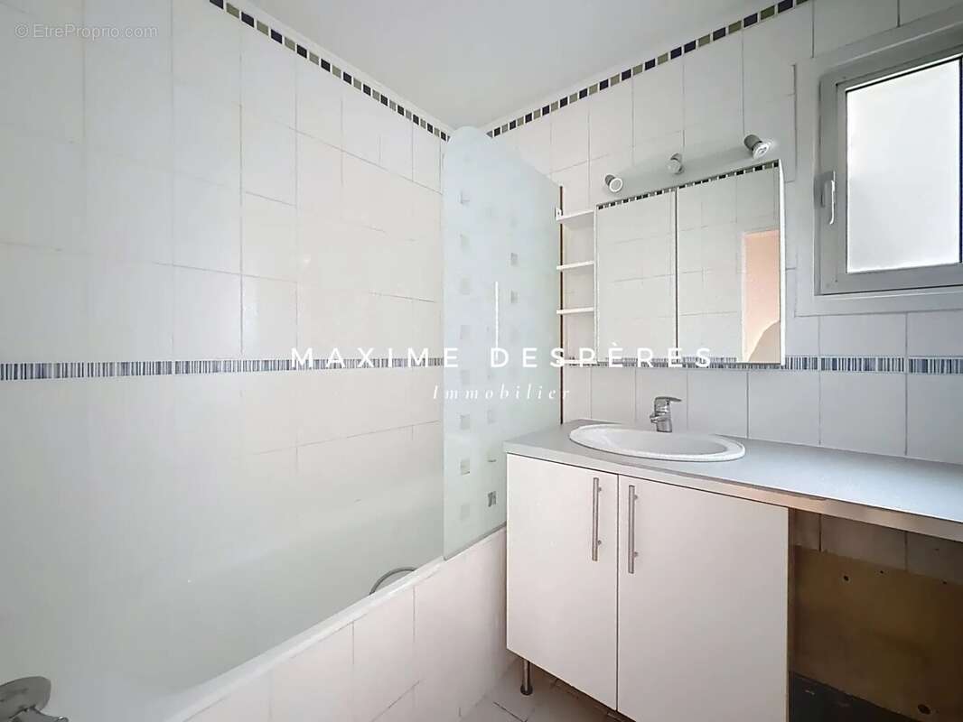 Appartement à COURBEVOIE