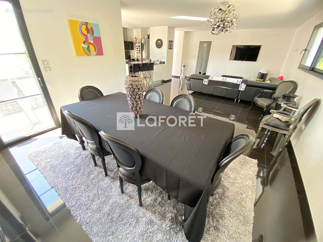 Maison à SAINT-JEAN-D'ILLAC