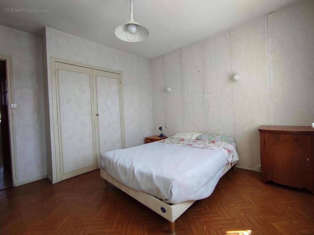   - Maison à MEYZIEU