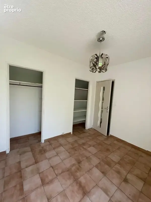 Marignane   parc camoin   t3 avec balcon, loggia et cave - photo 2