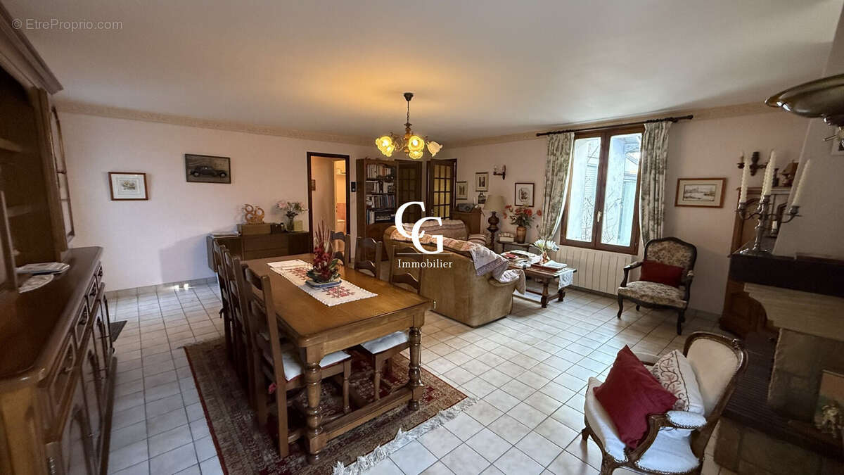 Maison à VIEILLEVIGNE